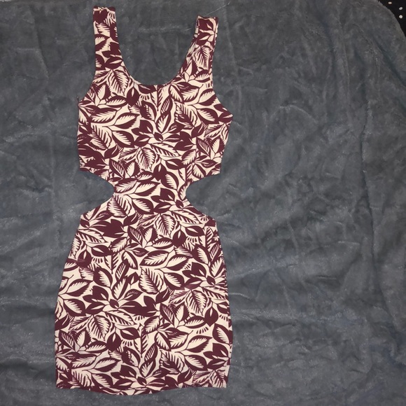 Form fitting dress - Picture 2 of 4